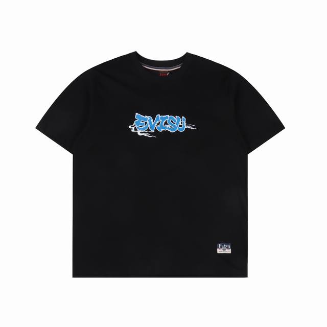 Evisu 福神 25Ss 忍者达摩佛头大M印花短袖 这件T恤集齐了不同的忍者达摩、武器、祥云和商标等印花，配合鲜艳和对比的颜色，充满玩味，轻松完成潮流造型。
