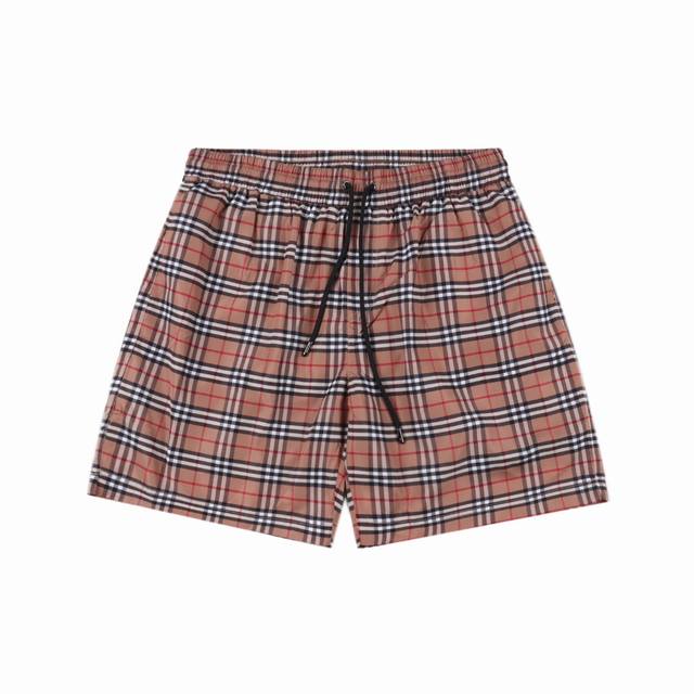 Burberry 巴宝莉 经典格纹沙滩短裤 面料原版定制，功能性斜纹面料，成衣百分百定位对条对格，非常耗时废料，密度手感和原版达到一致，松紧腰搭配，轻松调节腰围