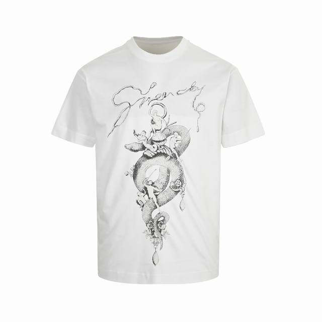 Givenchy 纪梵希 25Ss 蛇年系列印花短袖 采用100%棉质面料，柔软透气，让你在夏日里尽享舒适。 正面饰以小号Givenchy Logo印花，正面饰