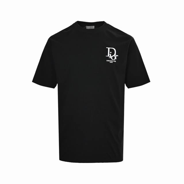 Dior 迪奥 25Ss 贴布老花字母刺绣短袖 客供高克重定织260G32织双纱棉面料制作 面料手感扎实垂坠，亲肤透气， 具有良好的吸湿透气性 并且自带挺阔感，