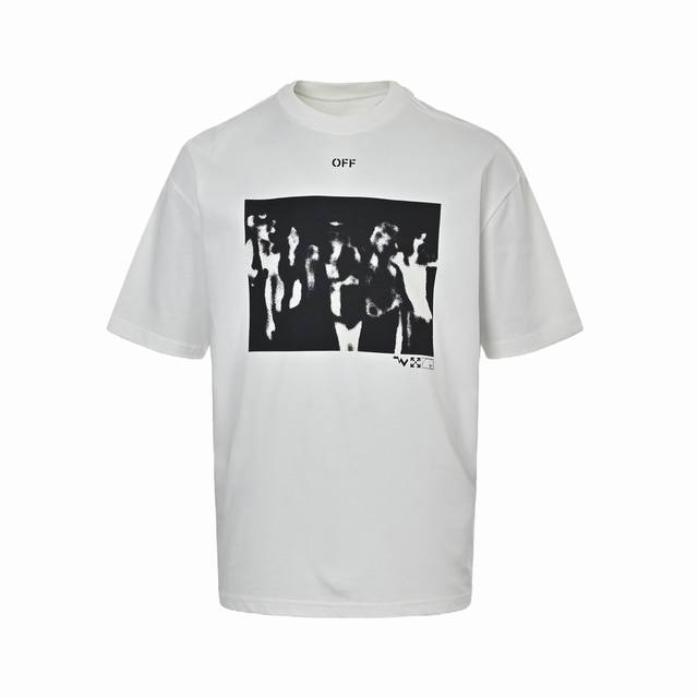 Off-White 20Ss 乐队人像后背喷漆箭头印花短袖 Oversize版型，最大码可穿到220斤左右，胖子也可以大胆入手。衣服采用260克纯棉活性面料，耐