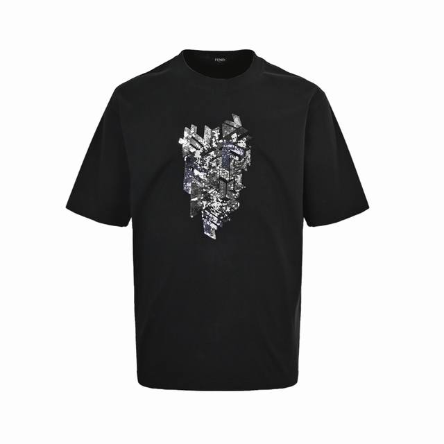 Fendi 芬迪 3D亮片珠片刺绣短袖 专柜7700原版购入，正面定制有3D效果Fendi Block图案多色微型亮片刺绣。 前幅珠片刺绣工艺 定织260G32