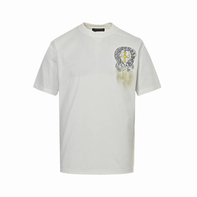 Chrome Hearts 克罗心 25Ss 涂鸦梵文印花短袖 采用冰丝索罗娜面料！前后幅手绘工艺 手感非常舒服 Os落肩版型，时尚又个性，超级百搭的一款！螺纹