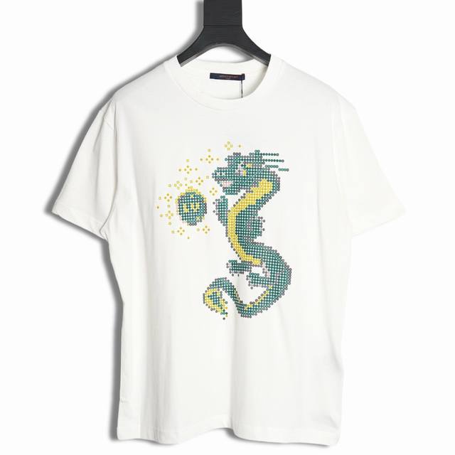 Louis Vuitton Lv 路易威登 24Ss 龙年限定龙珠短袖T恤 专柜10 购入 前面是胶浆印花工艺 后背手工串珠也超级麻烦 采用了1V御用32S的双