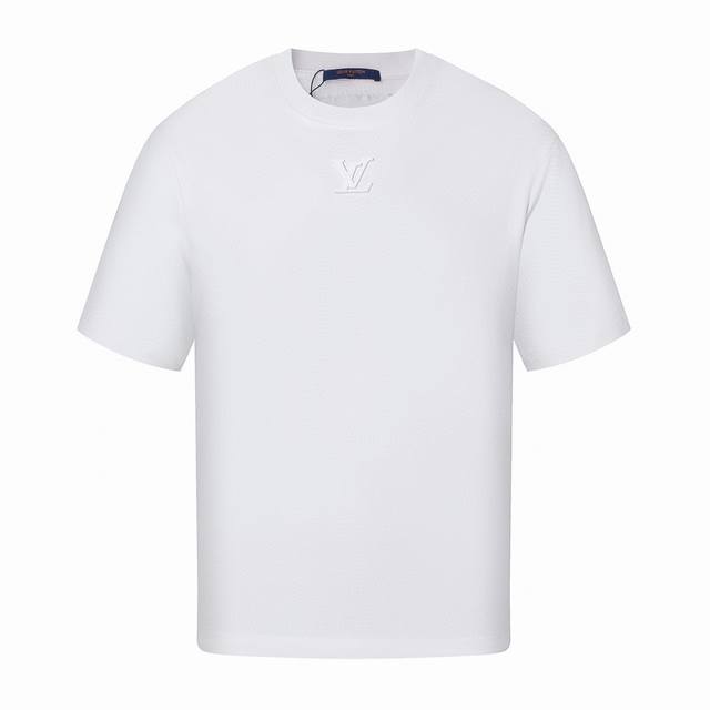 路易威登 Louis Vuitton 夏季新款 前后字母立体压胶圆领短袖T恤，胸口及后背字母Logo立体压胶工艺，简约而不简单，后领黄色Logo标签贴饰，精细的