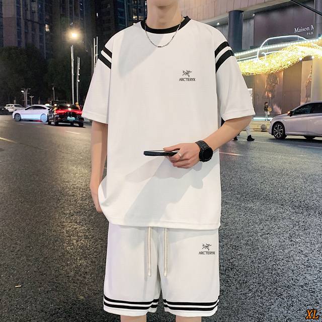 Arc’Teryx始祖鸟 独家实拍上新夏季高品质运动服短袖T恤运动套装潮痞帅搭配宽松短裤运动套装，本季主打，货源充足，放心主推，高端品质，经典设计，做工出色，经
