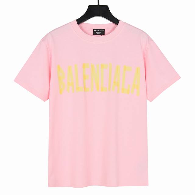 Balenciaga巴黎世家褶皱胶带印花短袖T恤 面料采用重磅300克双纱精梳棉，定制32支1*1螺纹，成衣两遍水洗处理，面料舒适亲肤无异感，定制定染面料，纺织