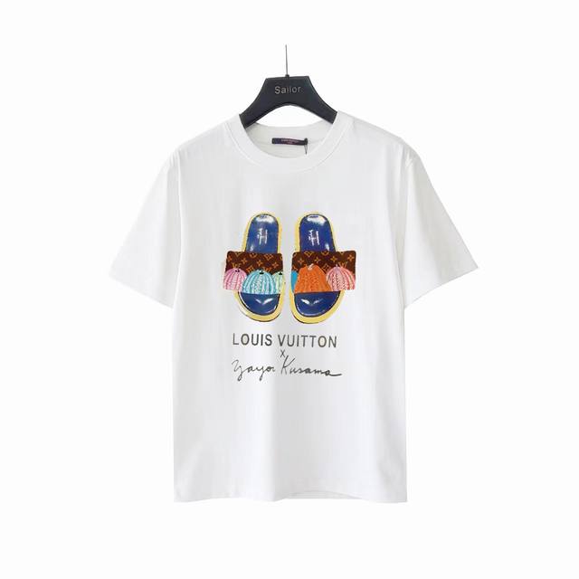 实拍细节图+尺码表 Louis Vuitton 路易 登威 24Ss南瓜拖鞋Logo印花短袖T恤 年春夏新款 重工印花 原版进口定制260克纯棉 高密度螺纹同缸