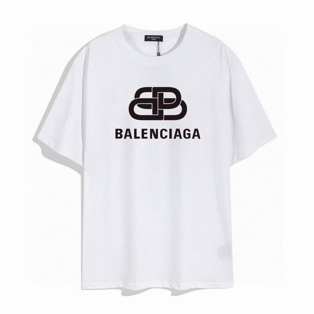 Balenciaga 巴黎世家经典锁扣短袖， 品质升级，精致做工，手感柔软，充满了复古工艺还拥有厚实的手感，标志性的图标，独有的辨识度。高克重纯棉质感一流！男女