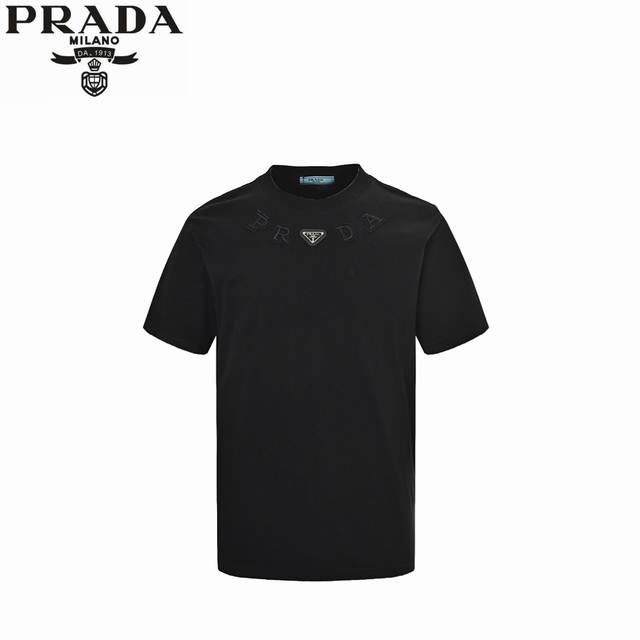 prada 普拉达 25Ss 领口字母刺绣三角标短袖 面料采用高克重300G重精梳棉，定制1:1螺纹，面料舒适亲肤无异感， 定染面料，纺织密度高，垂感佳，不易变
