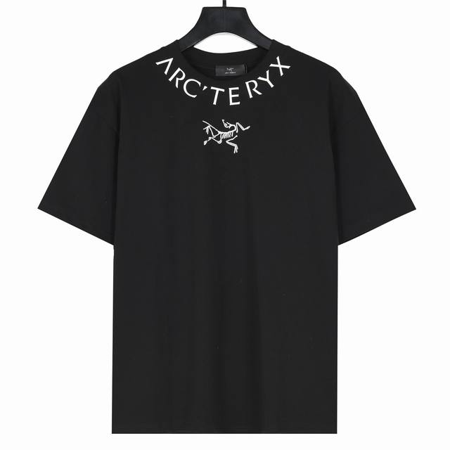 Arc’Teryx.始祖鸟 25Ss 领口Logo 印花短袖T恤 采用32支双股，250G全棉面料。上身透气，绝不起球，手感柔软舒适，全衣平车走线立体剪裁。胸前