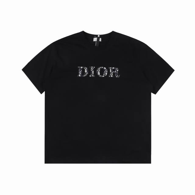 Dior 迪奥 老花字母刺绣短袖T恤 简约而不失精炼风范的Os短T.Oblique拼接设计缔造现代潮流造型 针织棉质面料,运用先进的针织微密型器械制作保证了产品