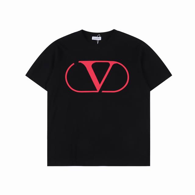 Valentio华伦天奴2025春夏新款短袖T恤 胸前Logo压绒设计！简单时尚而年轻，百搭风格，上身感很年轻优雅！永远不会过时。各大柜台同步上市，外贸全品相贸