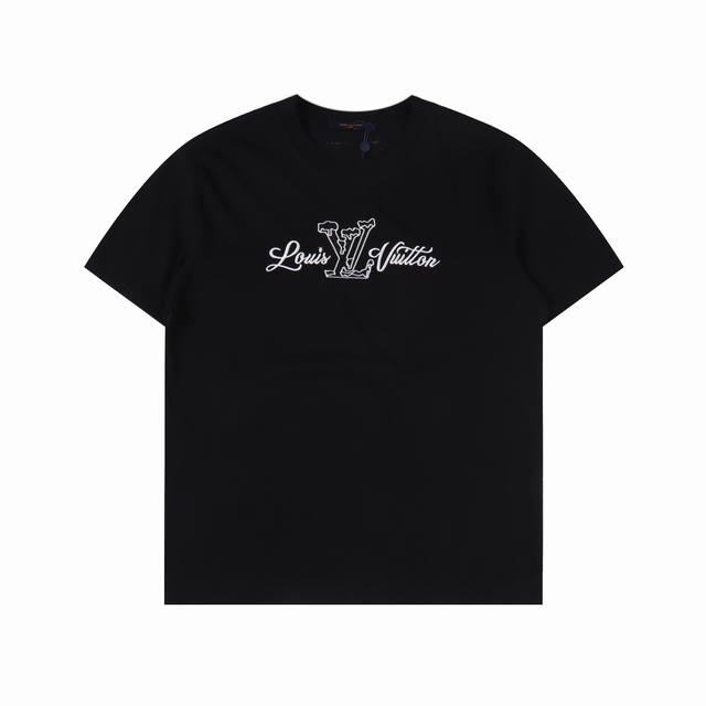 Louis Vuitton 路易威登 25Ss 刺绣Logo短袖 面料采用260克重精梳棉，定制32支2*2螺纹，成衣经过水洗舒适亲肤无异感，胸口采用刺绣工艺的
