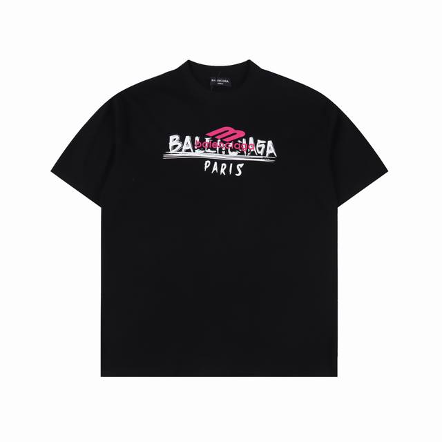 Balenciaga 巴黎世家 经典Logo 英文字母短袖 工艺：植绒+印花 T恤现货，32支定织定染高克重纯棉面料，面料270G左右洗水定型处理，不变形，不缩