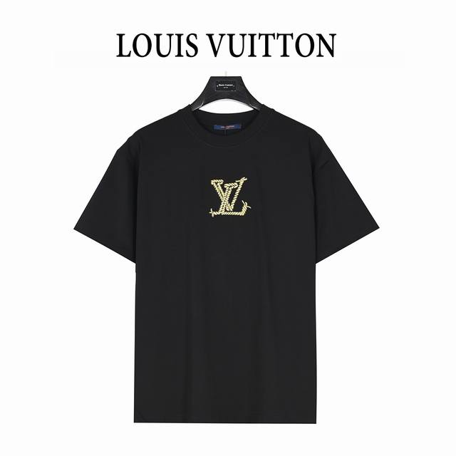 Louis Vuitton 路易威登 25Ss 麻绳结刺绣短袖T恤 Lovers刺绣贴饰融入25秋冬秀场的套索Ropes元素风格， 与后部路易标识相映成趣，优雅