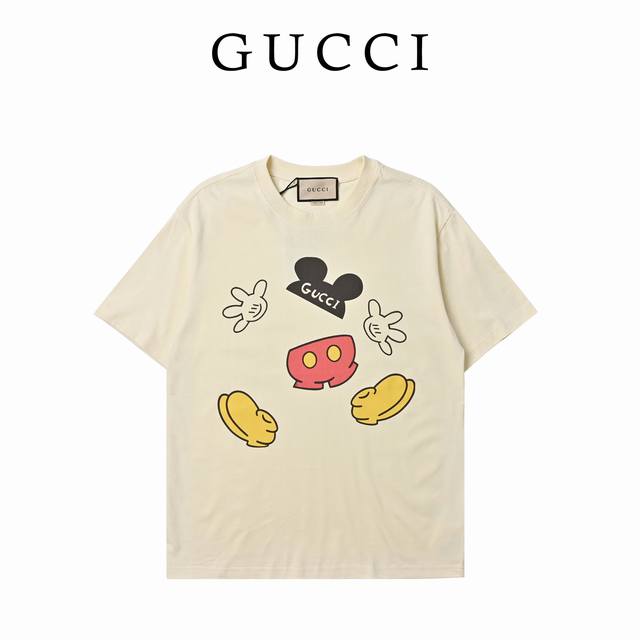 Gucci 古驰 米老鼠重工艺短袖T恤 选用客供定制针织100%纯棉面打造,面料手感细腻，厚实有质感的纯棉布，高密度的机织工艺，如棉絮般柔紧致舒适，有挺括感，上