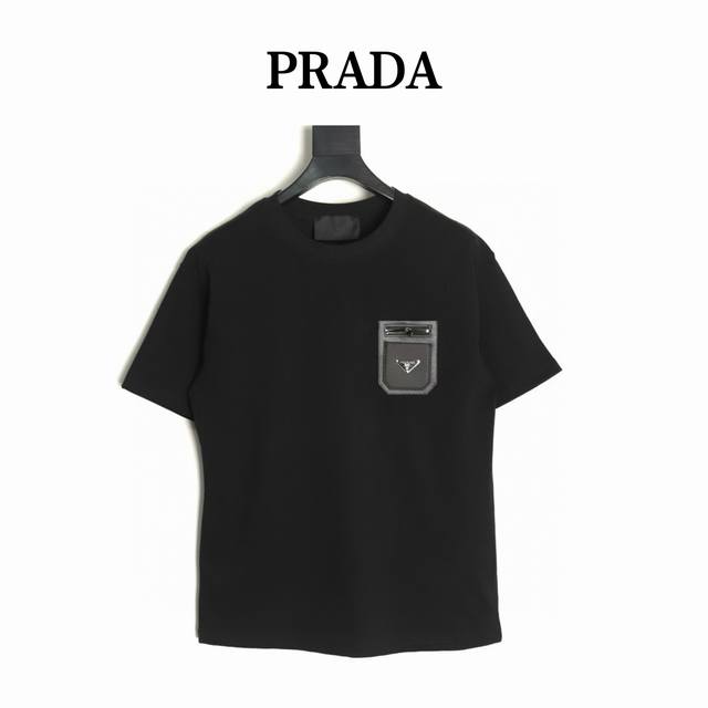 prada 普拉达 25Ss 真皮黑口袋短袖T恤 采用进口田岛绣花机制作 辅料均开磨定制 正确配置 黑色2025普拉达正品包装 克定制定染爽滑珠地 版型大 宽松