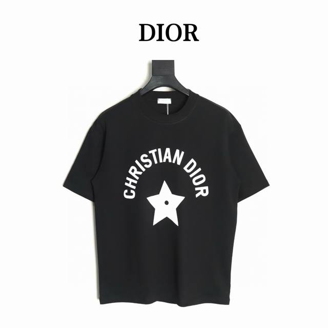 Dior 迪奥 25Ss 五角星短袖T恤 面料采用定制240G 26支特滑双股精棉平纹高密无尘全棉布料。前幅高密度加厚，走线平整，代工品质，全套定制辅料。 尺码
