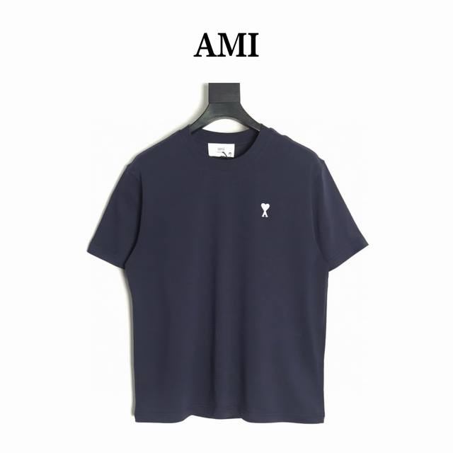Ami paris 25Ss 小白心刺绣短袖T恤 面料采用 240G双纱纯棉 简约清新百搭经典~神T 简约又高级的设计！非常提升气质。胸口Logo进口机压花工艺