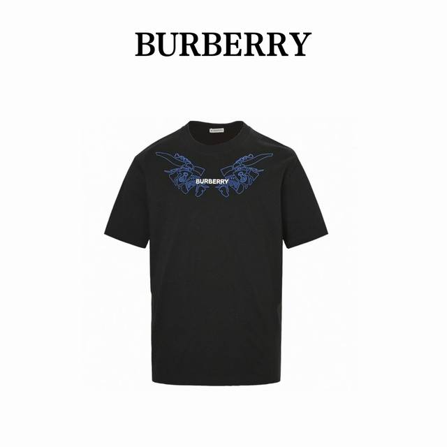 Burberry 巴宝莉 25Ss 领口骑士战马印花短袖 采用32支250G纯棉面料，上身非常的舒服，质感区别于普通棉质面料 ，领口蓝色立体发泡胶设计，让人眼前