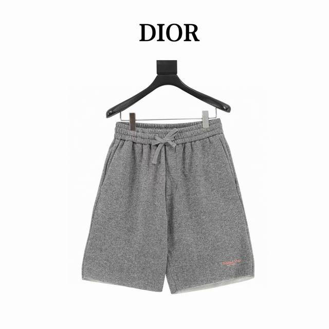 Dior迪奥 小刺绣字母短裤 面料采用360克刷毛面料，订染颜色后整蚀毛处理，对照原版做丝滑超柔处理，布面肌理股线清晰明显，垂感一级棒，做工精致都到达外贸出口标