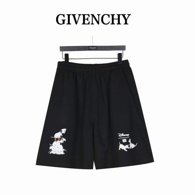Givenchy 纪梵希 24Ss 斑点狗印花短裤 比较基础百搭的一个款式 采用380G的纯棉面料制作 带有标识性的印花工艺 整体版型偏大上身舒适 现货秒发中