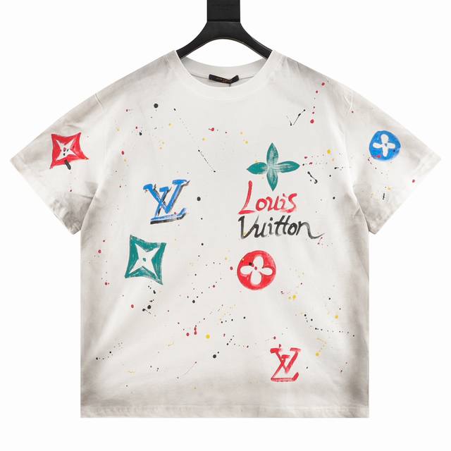 Louisvuitton 路易威登 水洗破坏手绘圆领短袖T恤 标志性的品牌标识元素,以绚丽色彩渲染点缀夏季的青春穿着.又一款大刷存在感的精品T,再次重回大家视野