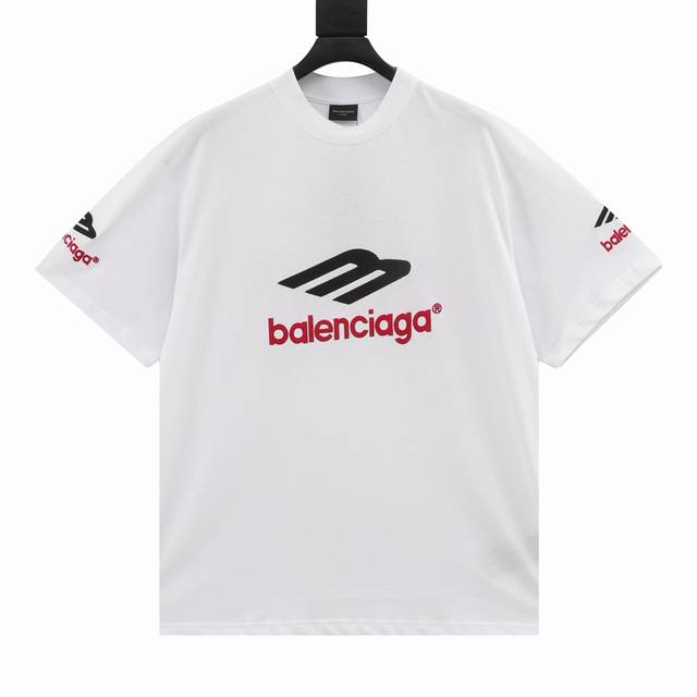 Balenciaga 巴黎世家 斜体M字母榻榻米刺绣 精纺棉面料、榻榻米刺绣、黑色洗水做旧、圆领宽松版型、全套辅料配备！采用特定重磅16S精棉平纹针织面料，23