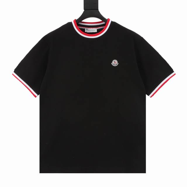 Moncler 蒙口 日本限定小标华夫格短袖 全新美学灵感趣味设计,渠道性质精品。让整体造型设计更加优雅时尚，今夏最火系列，无数明星潮人追捧。裁剪工艺细节处理工