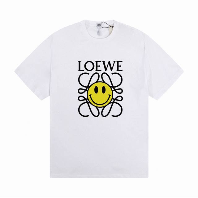 Loewe 罗意威新款笑脸短袖，卡通印花轻松夺目！上身超有质感不挑人 ！重磅棉质轻柔、软弹、透气的客供定制面料，手感细腻软顺厚实，耐洗不变形，耐磨不起球，不刺激