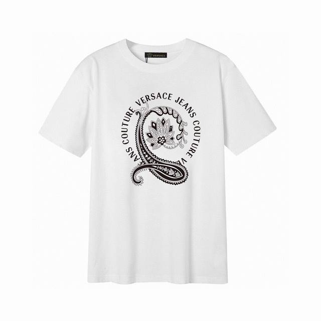 Versace 范思哲字母短袖T恤,简单的设计看起来特别大方！版型剪裁特别有讲究！上身很洋气显瘦内搭外穿都看高密针织圆领设计，平整简约！亲肤透爽！T恤面料的柔软