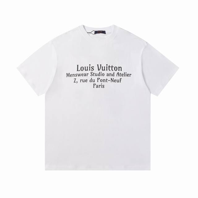 上新 高版本 Louis Vuitton路易威登 驴家经典字母图案短袖 专柜最首发官网同步，专柜纯棉面料！ 贴肤舒适，耐看又好穿， 经典项链字母图案Logo设计