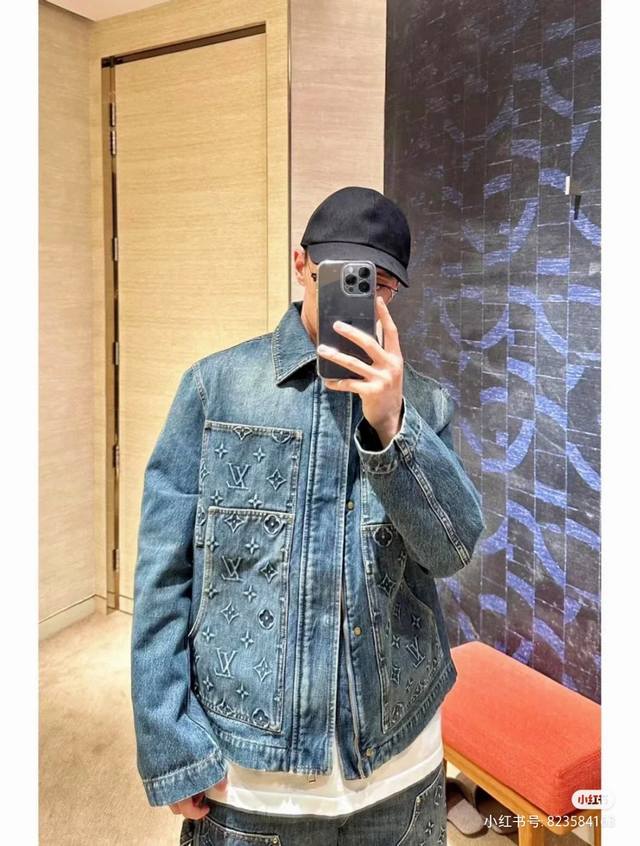 新款上新 Louis Vuitton 路易威登 浮雕压花拼接牛仔外套 Lv重工水洗做旧 拉链款工装牛仔夹克 牛仔界的顶级天花板 重磅来袭，最为值得关注的爆款系列