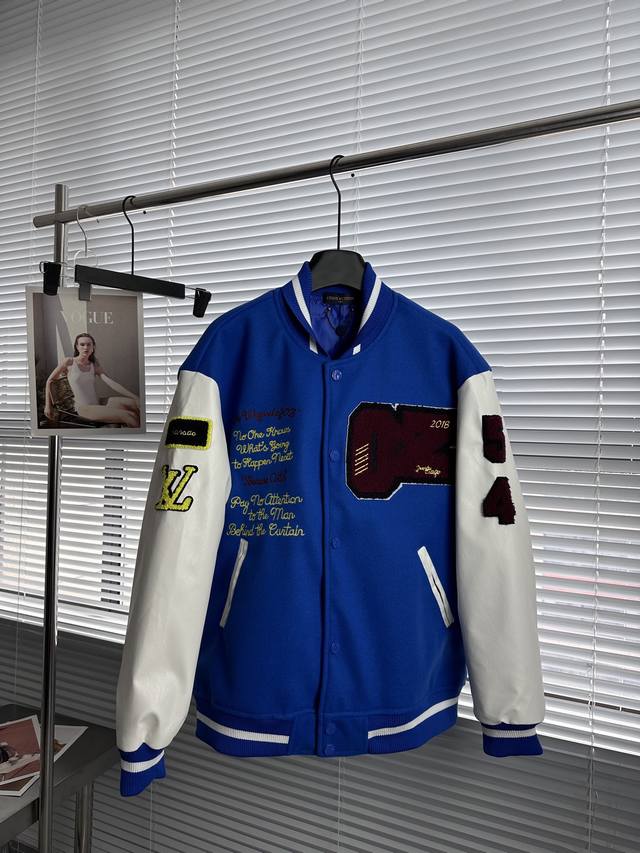 新款上新 路易威登Lv绿野仙踪蒸汽机器人棒球服外套 面料 ：80%羊毛 10％天然丝 10%绒 混合定制而成 面料不好找 定染耗时半个月 袖子 ：选用澳洲进口小