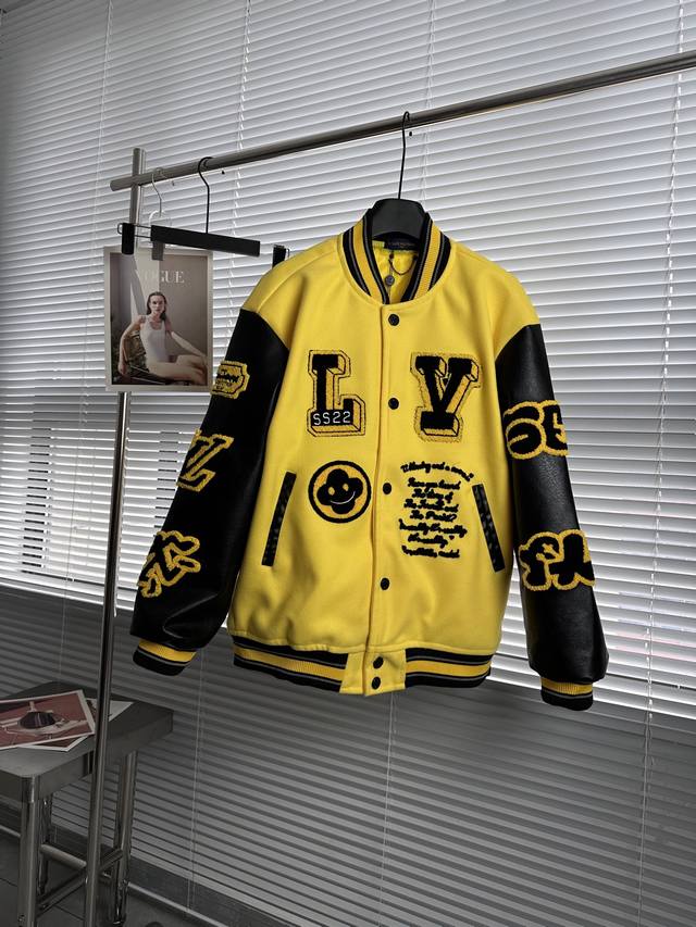 新款上新 Louis Vuitton 路易威登谷爱凌同款黄黑拼接棒球服 秋冬单品人气王 超多明星网红上身的重工外套夹克 全身8处毛巾重工刺绣王炸工艺 同时英文采