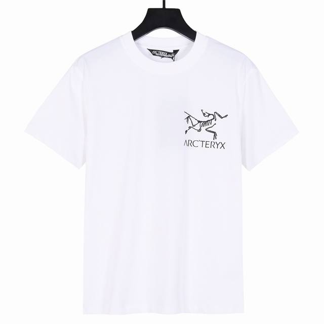 上新 基础白黑标 Arc’Teryx始祖鸟24Ss基础经典Logo印花短袖.前后印花 定制面料洗水后260克重双纱100%精梳全棉面料 印花工艺，螺纹定织定染无