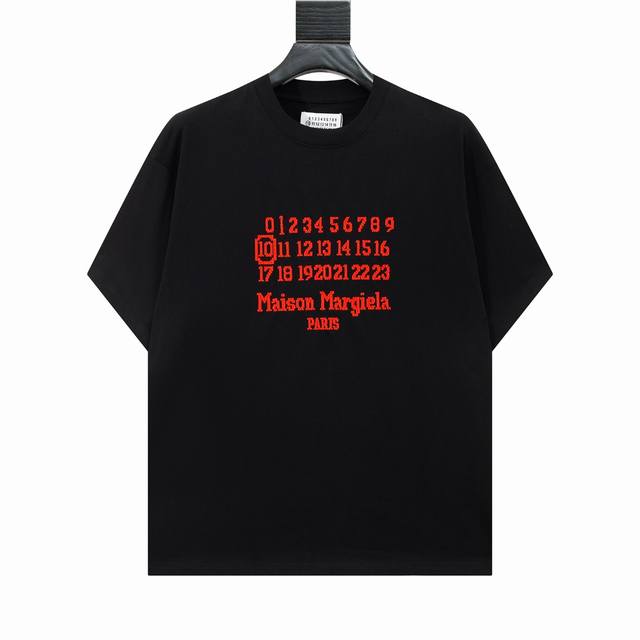 高版本Maisonmargiela 马吉拉 刺绣数字字母短袖，男女同款。 满满的高级感 性价比超高 手感超级柔软、细腻、柔软和不起球且不变形 G纯棉品质，后领标