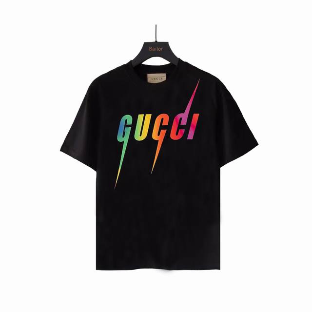 实拍细节图+尺码表 Gucci 古驰 炫彩闪电Logo印花T恤 选用客供定制针织100%纯棉面打造,面料手感细腻，厚实有质感的纯棉布 高密度的机织工艺，如棉絮般