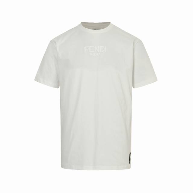 Fendi 芬迪 25Ss 暗纹刺绣字母Logo短袖 面料:15S精棉平纹面料 230G 纯棉质织物组织结构为平纹，面料的织物表面平整细腻，质地紧密，具有良好的