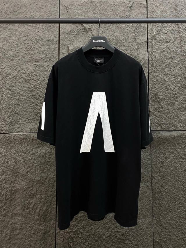 高版本Balenciaga 巴黎世家 X Archive合作款短袖T恤。裂纹印花水洗做旧破坏效果.超重工艺，区别市场通货，印花釆用进口拉裂环保胶浆。成衣洗水做旧