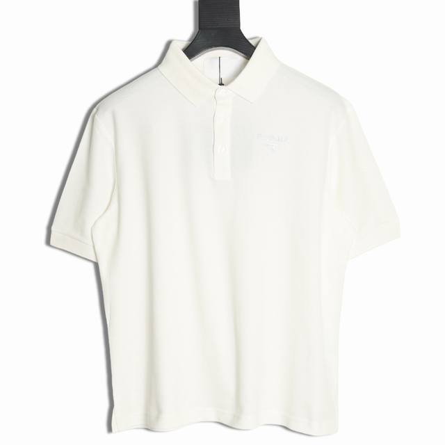 prada 普拉达 25Ss 字母刺绣polo短袖T恤 采用进口田岛绣花机制作 辅料均开磨定制 正确配置 黑色2025普拉达正品包装 克定制定染爽滑珠地 版型大