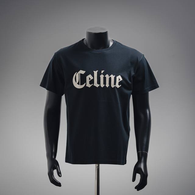 Celine 赛琳 25Ss 哥特字母刺绣短袖 面料采用 G精梳棉，前幅哥特式Logo绣花图案，进口田岛机万针刺绣，小字母绣花体现进口绣花机功底。还原原版品质。
