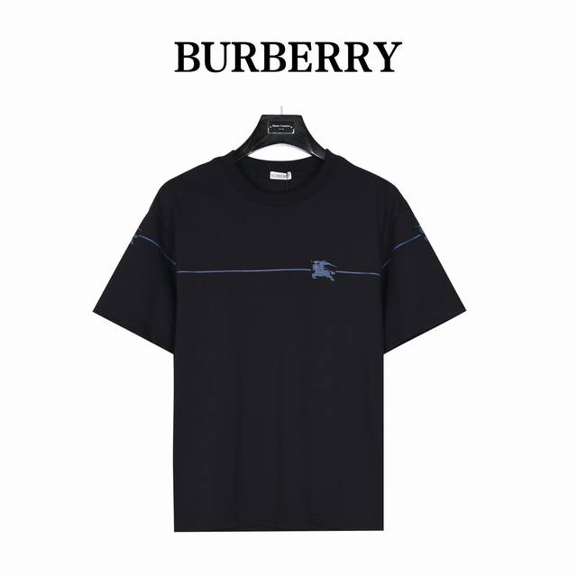 Burberry 巴宝莉 蓝色线条战马印花短袖T恤 纯棉柔软面料 对色定染面料 高水平印花工艺 ，时尚优雅， 采用进口水浆材质 水浆印花的工作原理接近于染色 胸