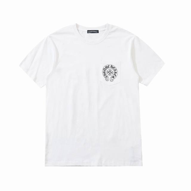 高版本Chrome Hearts 克罗心 梵文马蹄印花短袖！胸口小口袋，面料使用 克全棉双纱面料，纹路清晰可见，质感柔软细腻光滑，垂感十足！有一定厚度 非低廉材
