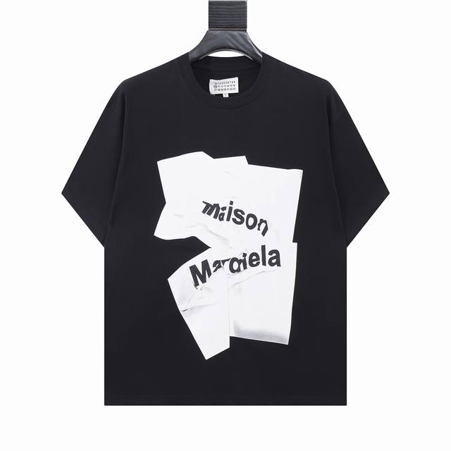 高版本Maisonmargiela 马吉拉 褶皱报纸印花短袖，男女同款。 满满的高级感 性价比超高 手感超级柔软、细腻、柔软和不起球且不变形 G纯棉品质，后领标