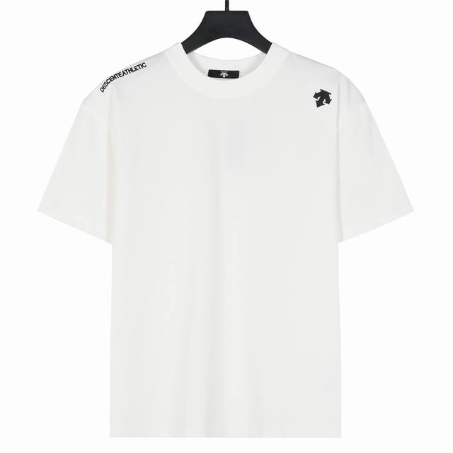 Descente 迪桑特 25Ss 肩膀Logo刺绣短袖T恤 面料采用260G纯棉双纱紧密棉面料 对照原版做丝滑超柔处理 亲肤舒适透气 布面肌理股线清晰明显，垂