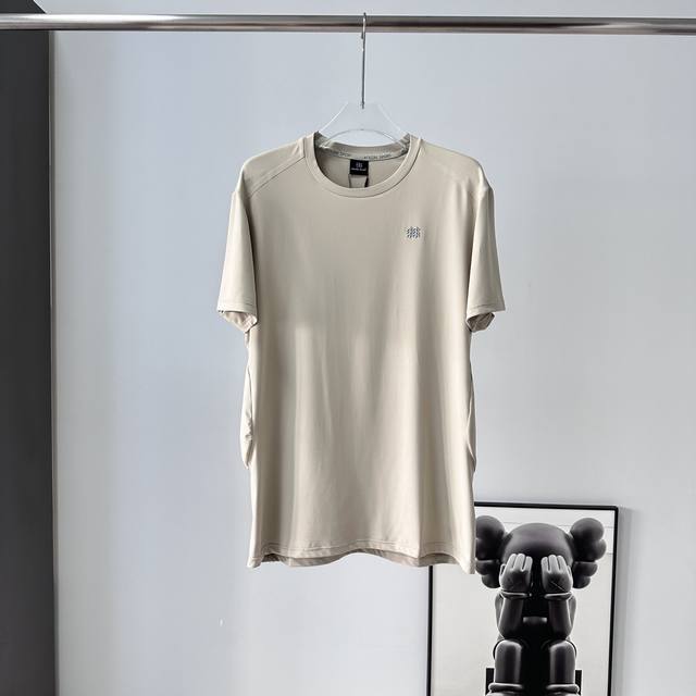 Kolon Sport 可降 25Ss 压胶速干短袖T恤 速干科技，时刻清爽 可隆速干情侣短袖运用前沿速干面料，加独特的压胶工艺，独特的纤维结构如同无数细密的吸