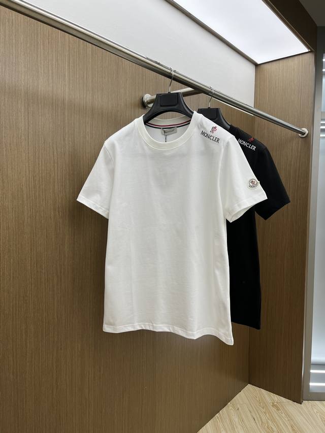 新款 Mon 高定面料 玉蚕丝般的丝滑 2025春夏新品上市时尚经典圆领短袖时尚单品设计，更加时尚舒适，高标准定制，上身非常有型，人工手绘工艺， 客供辅料，客供