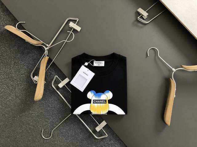 Chan*合身版型M-Xxxl 25春夏顶级黑色卡通经典短袖，精致工艺专柜面料，顶级元素融合打造，经典短袖3标齐全，潮男时尚，无论是上身舒适度还是都是无可比拟的
